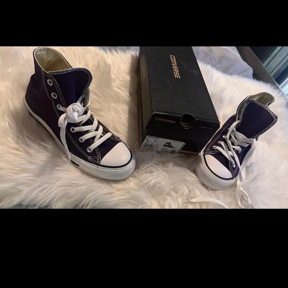 Converse Purple High-Top Sneakers Classic Canvas Design